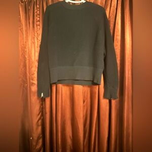 Chic Women's Black zipper sleeve Sweater